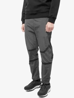 Jordan Men's Cargo Pants in Gray and Black/E140